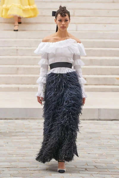 Look 32